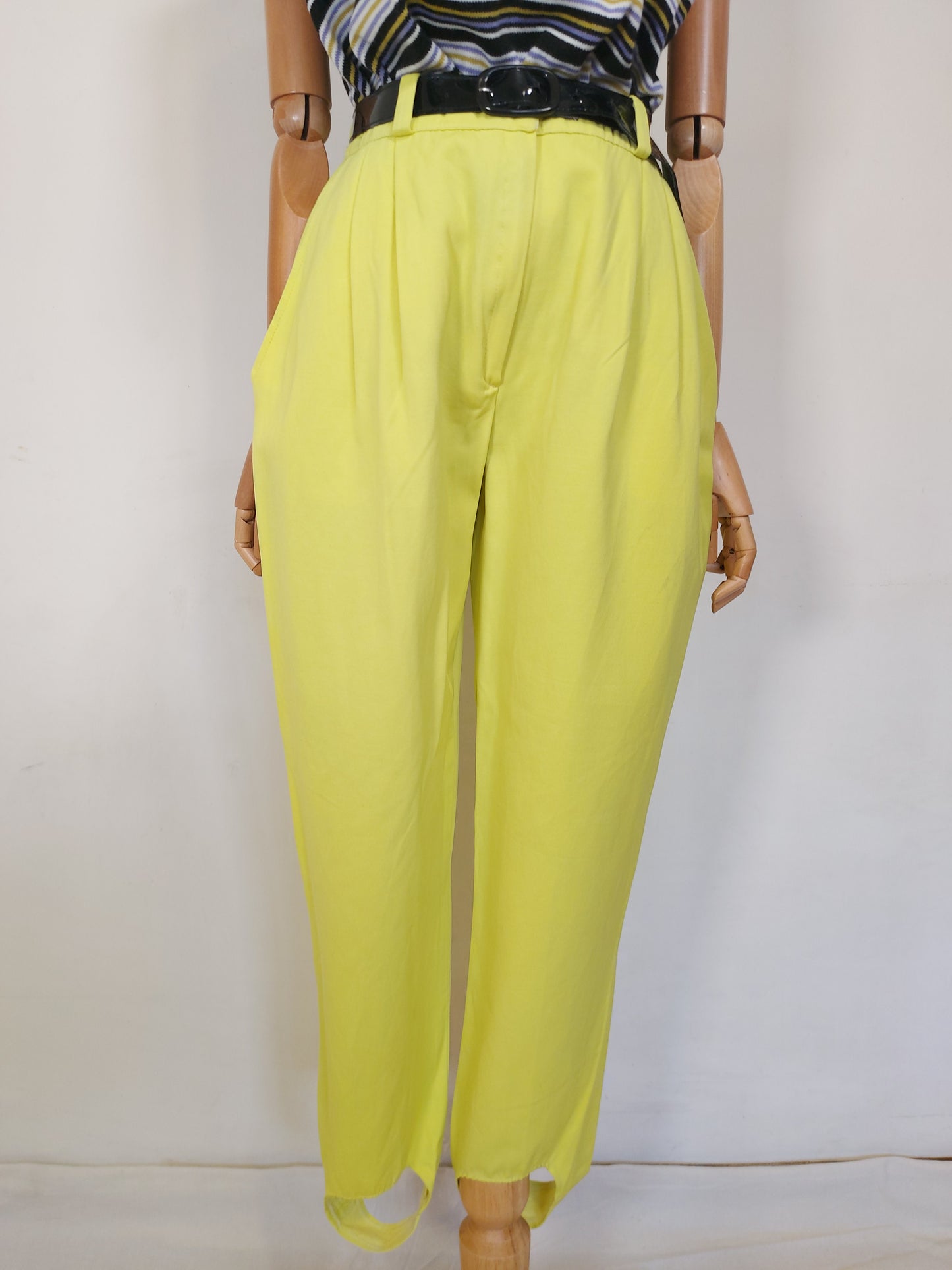 Pantalone con staffa